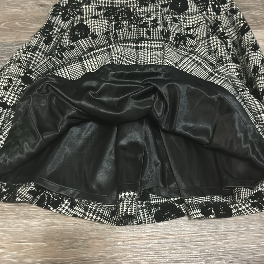 Black & Grey Tweed Plaid Skirt with Rose Pattern - Size Small - Picture 3 of 5
